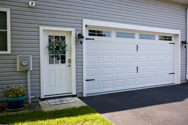 24/7 Emergency Garage Door Panel Replacement experts in Roosevelt, NJ